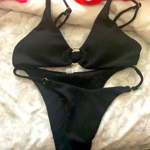Black ring Bikini